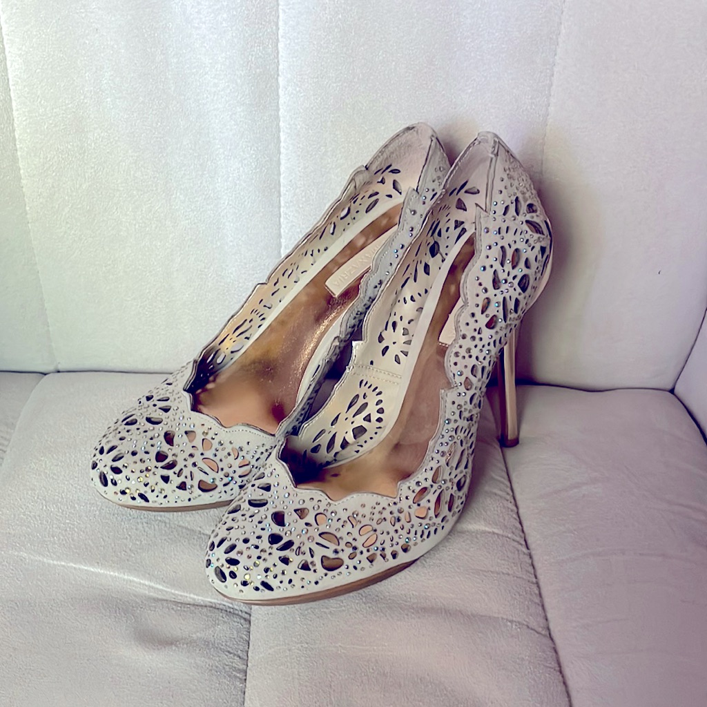 Bcbg Maxazria Tan Peacock High-Heel Pump Size 8 / 38